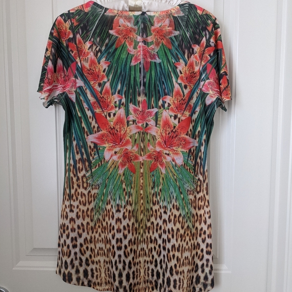 Bleu Printed Floral Leopard Vneck Tshirt - Picture 4 of 5